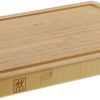 ZWILLING Schneidbrett aus massiven Bambusholz mit Saftrille, beidseitig nutzbar, mittel, 36 x 26 cm, Braun 52