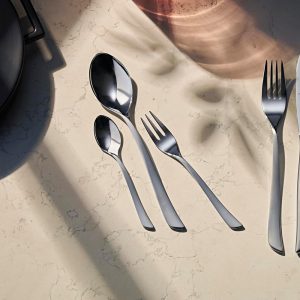 WMF Virginia Besteck Set 12 Personen, 66 teilig, 60 Teile mit Servierbesteck, Hohlheftmesser, Cromargan protect teilmattiert, kratzbeständig 22