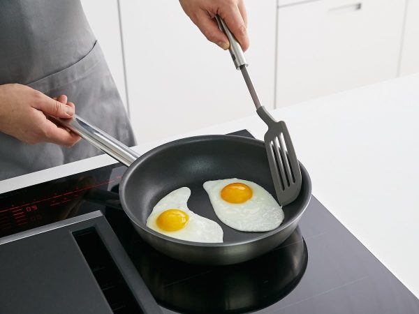 ZWILLING Pro Pfannenwender, Länge: 33 cm, Rostfreier Edelstahl und lebensmittelechtes Silikon, Ergnomisch geformter Griff, Silber 4
