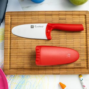 ZWILLING Twinny Kinderkochmesser, 10 cm, mit Fingerschutz, Edelstahl, Abgerundete Klingenform, Kindgerechtes Design, Kunststoffgriff, Rot 9