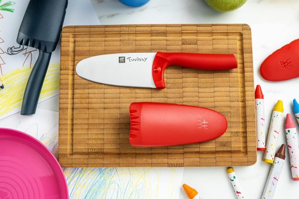ZWILLING Twinny Kinderkochmesser, 10 cm, mit Fingerschutz, Edelstahl, Abgerundete Klingenform, Kindgerechtes Design, Kunststoffgriff, Rot 2
