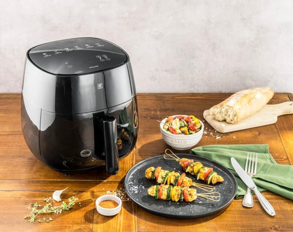 ZWILLING Air Fryer / Heißluftfritteuse, 4 L, 6 Programme, 1.400 Watt, Frittieren, Garen und Backen ohne Fett, inkl. Rezeptbuch, Schwarz 3