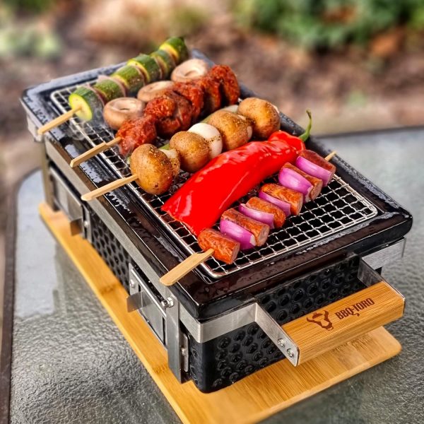 BBQ-Toro Keramik Tischgrill mit Holzunterlage | 50 x 23 x 17 cm | Hibachi Tischgrill ohne Strom | Schwarz | Minigrill, Tischgrill Holzkohle, Kohlegrill Camping Grill Holzkohle, Mini Grill Holzkohle 2